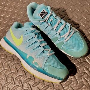 CLEAN Nike Size 8 WMNS Zoom Vapor 9.5 Tour Teal Blue Tennis Shoes